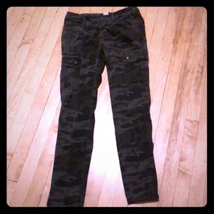 Victoria’s Secret London Jean cargo skinny size 6